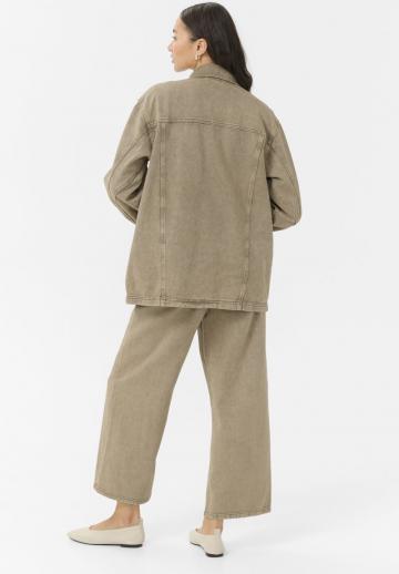 Куртка с накладнымит карманами