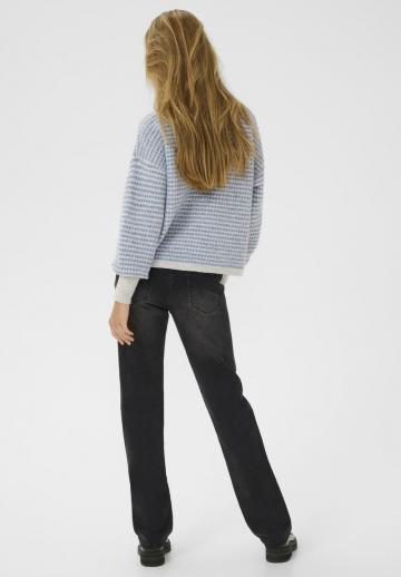 Пуловер в полоску