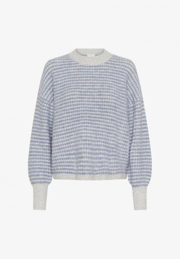 Пуловер в полоску