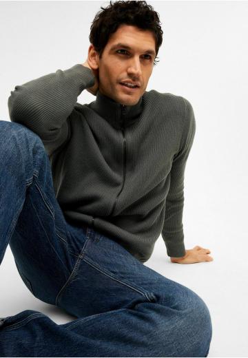 Вязаная кофта