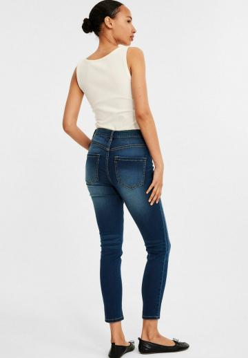 Короткие джинсы