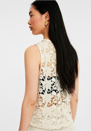 Блузка без рукавов