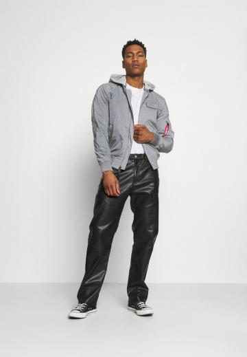 Куртка бомбер