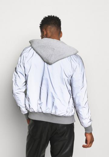 Куртка бомбер