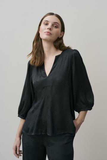 Атласная блузка