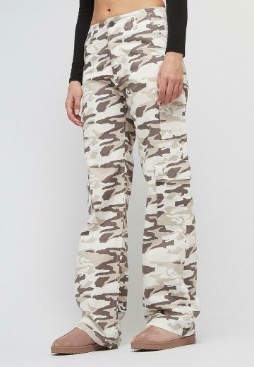 Брюки с накладными карманами