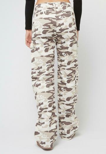 Брюки с накладными карманами