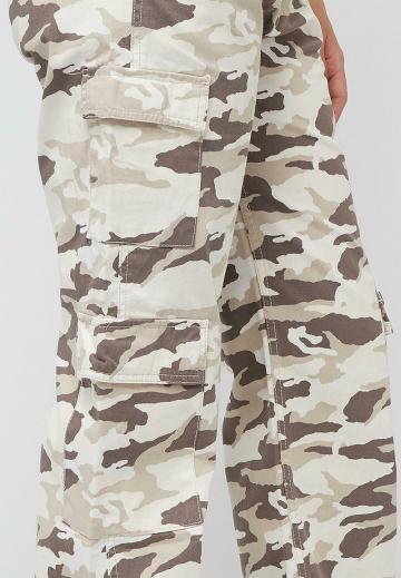 Брюки с накладными карманами