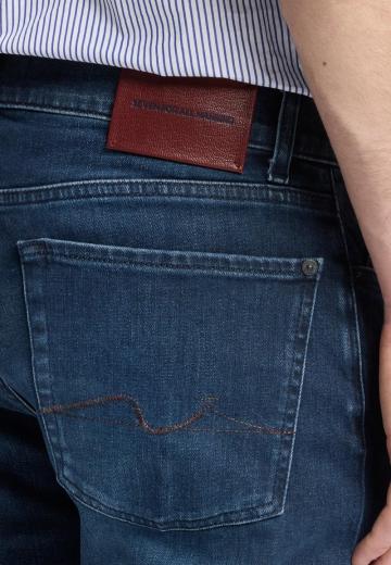 Узкие джинсы