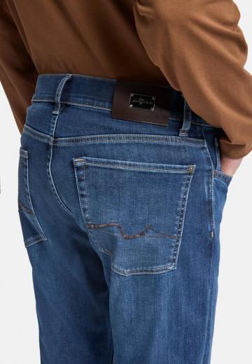 Узкие джинсы