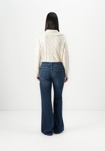 Клешеные джинсы