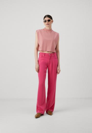 Свободные джинсы