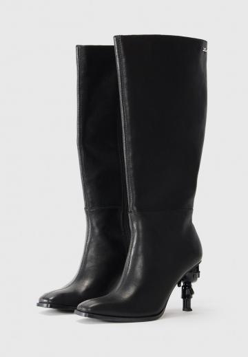 Высокие сапоги