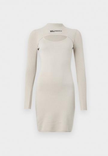 Вязаное платье