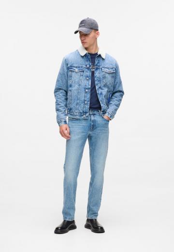 Прямые джинсы