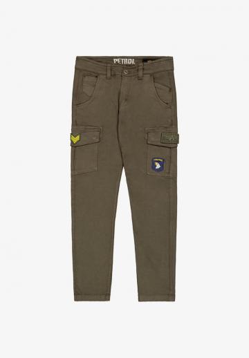 Брюки с накладными карманами