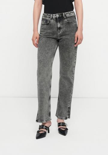 Прямые джинсы