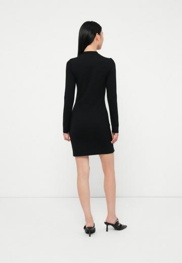 Короткое платье