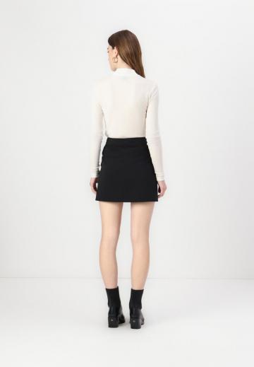 Юбка с накладными карманами