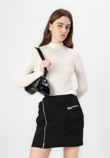 Юбка с накладными карманами