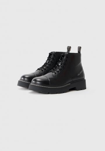 Ботинки на шнуровке