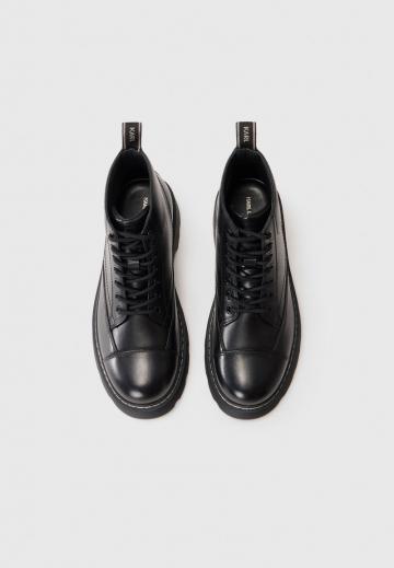 Ботинки на шнуровке