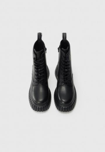 Сапожки на танкетке