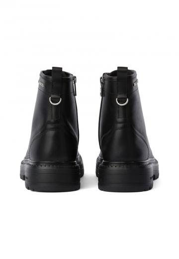 Ботинки на шнуровке