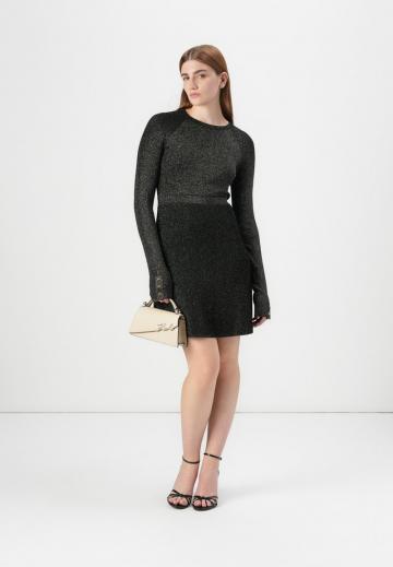 Вязаное платье