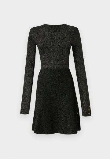 Вязаное платье