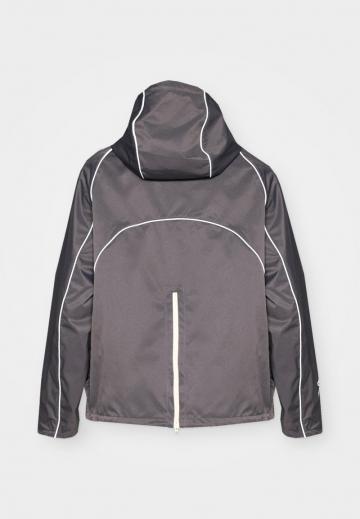 Спортивная куртка