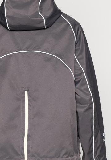 Спортивная куртка