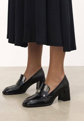 Туфли с высоким носом