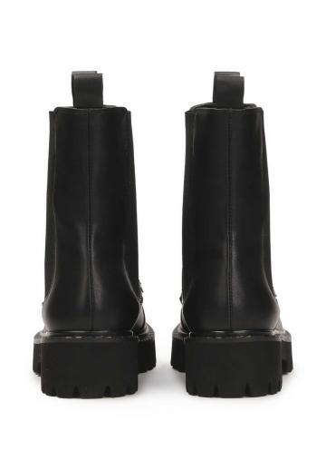 Полусапожки на высоком каблуке