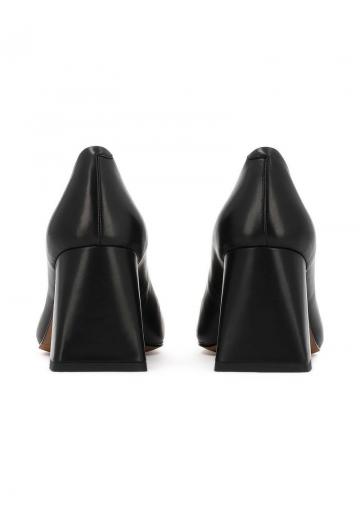 Туфли с высоким носом