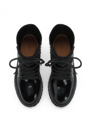 Ботинки на шнуровке