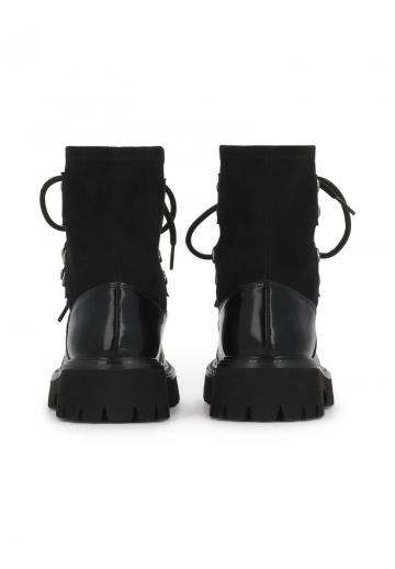 Ботинки на шнуровке