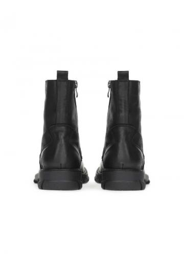 Ботинки на шнуровке