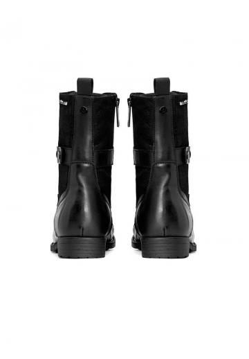 Ботинки на шнуровке