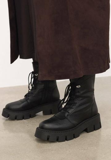 Ботинки на шнуровке