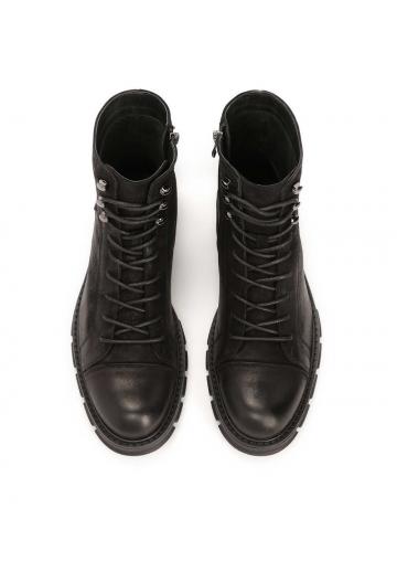 Ботинки на шнуровке