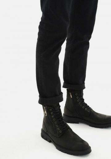 Ботинки на шнуровке