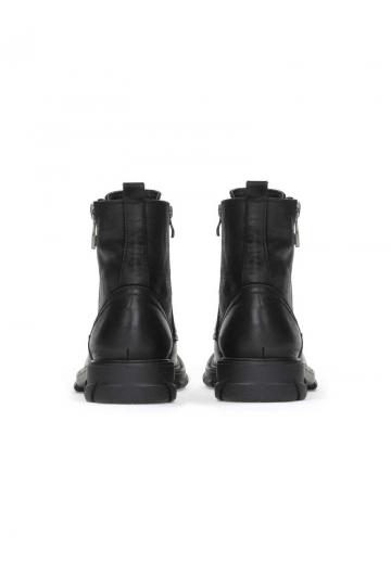 Ботинки на шнуровке