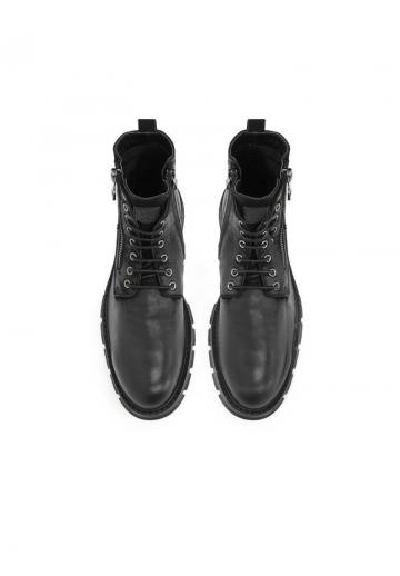Ботинки на шнуровке