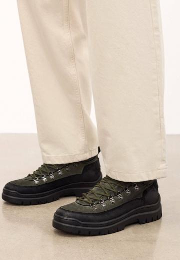 Ботинки на шнуровке