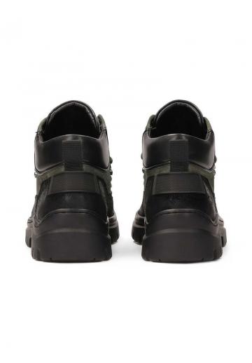 Ботинки на шнуровке