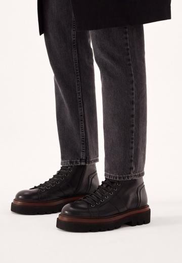 Ботинки на шнуровке