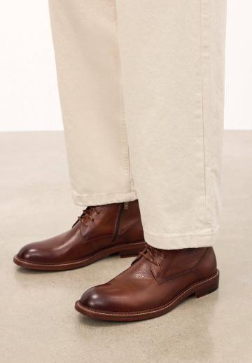 Ботинки на шнуровке