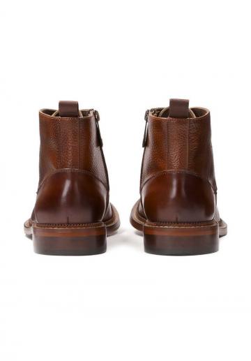 Ботинки на шнуровке