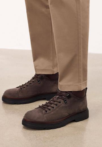 Ботинки на шнуровке